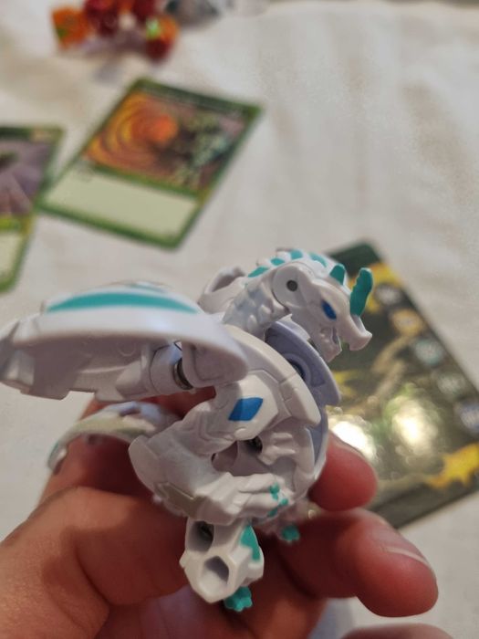 Set 6 bucati figurine bakugan