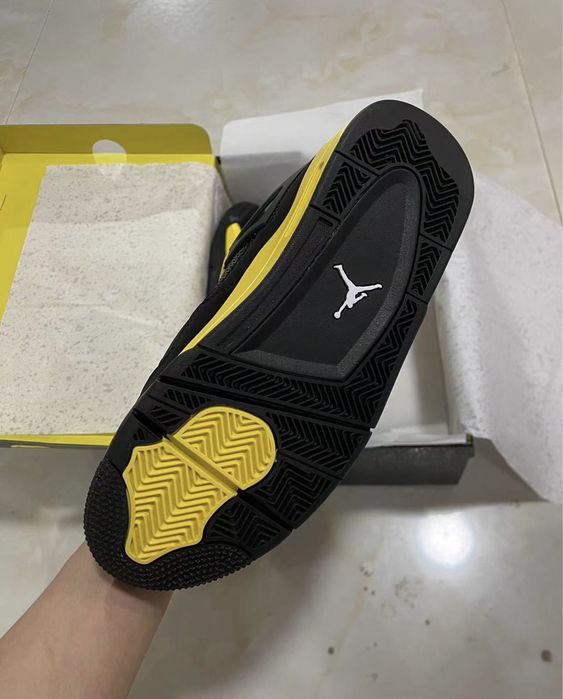 Air Jordan 4 Retro Thunder