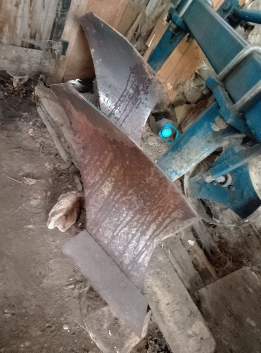 Vând diverse scule agricole (  plug și freză)