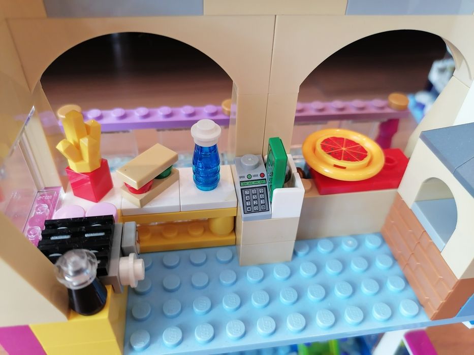 Конструктор Lego Friends 41058 Търговски център Хартлейк