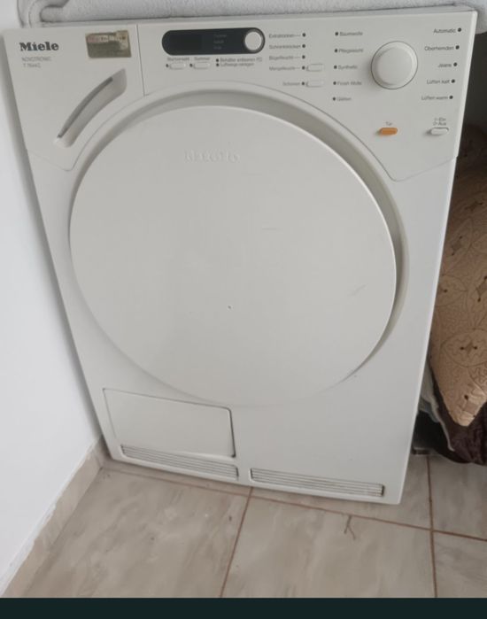 Vând mașina de uscat rufe