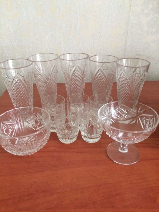 посуда из хрусталя (фужеры, рюмки, вазы, конфетницы)
