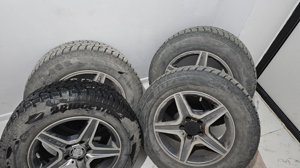 Шипованные балоны с дисками. Брал 2024 шины с магазина и диски бу.