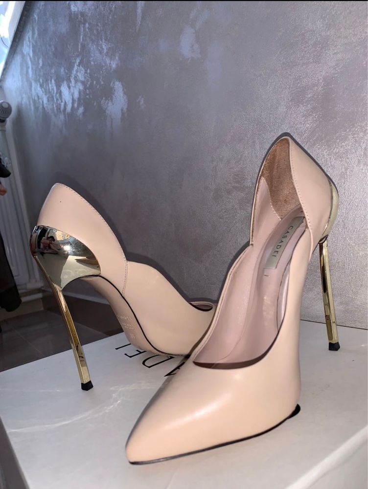 Pantofi cu toc Casadei