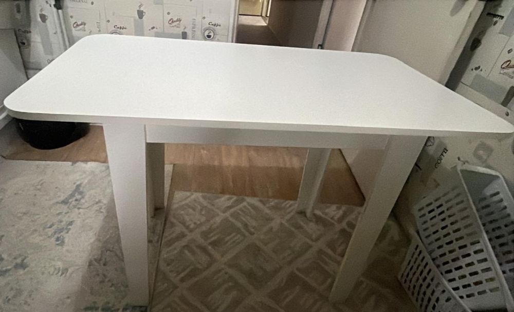 Стол в идеальном состоянии. Пользовались 1 месяц. Купили по меньше.