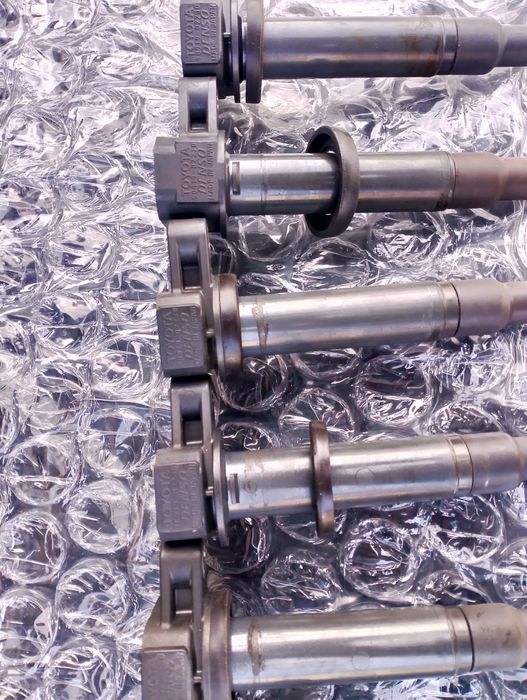 Продавам орегинални запалителни бобини за lexus is 200 DENSO 40 лв за