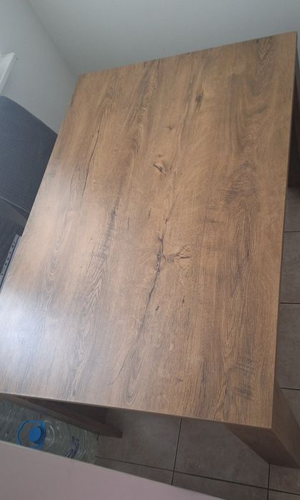 Трапезна маса много запазена