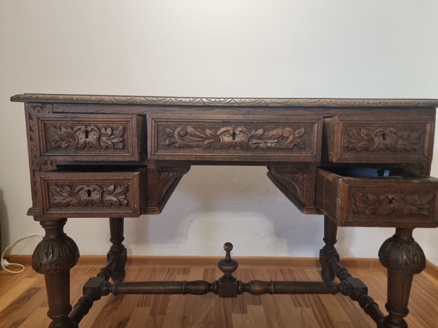 Birou Vechi din Lemn de Cireș – Sculptat Manual, Secol XVIII-XIX