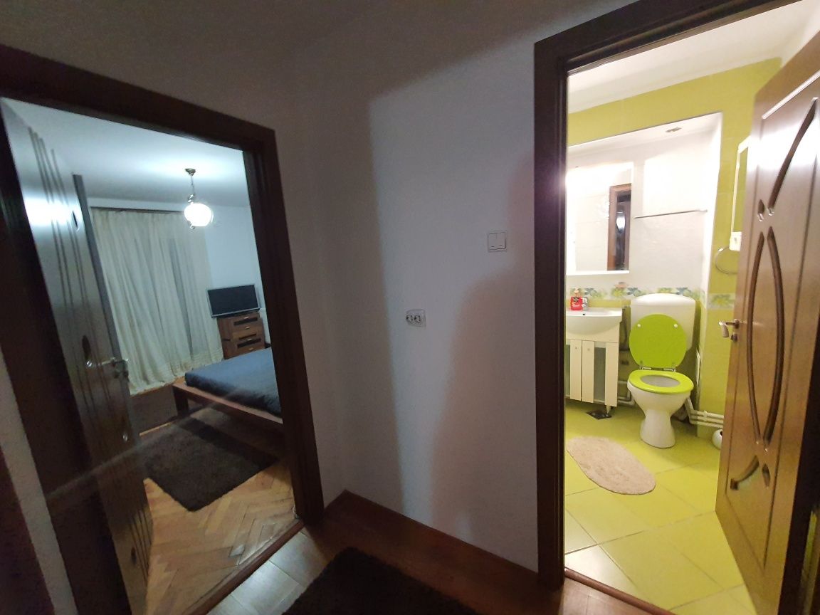 Închiriez apartament 3 camere Brazda