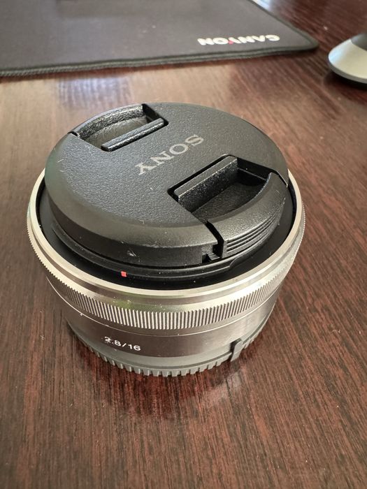 обектив Sony SEL 16mm F/2.8