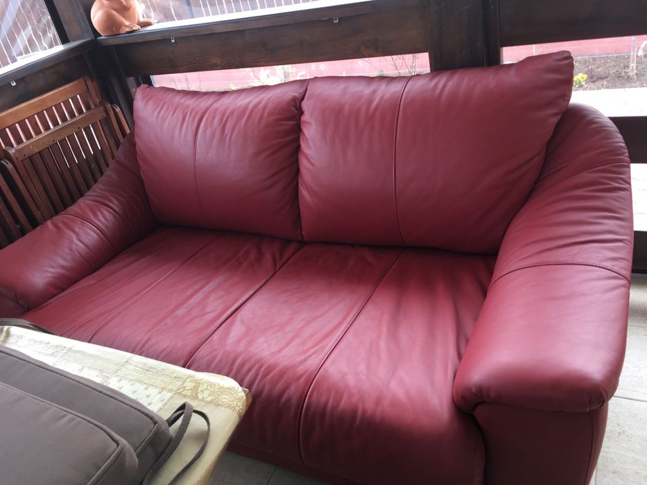 Canapea doua locuri extensibil si un fotoliu