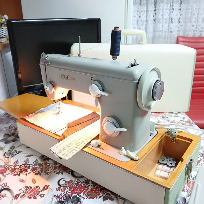 Masina de cusut PFAFF cu graifar industrial rotativ, din metal