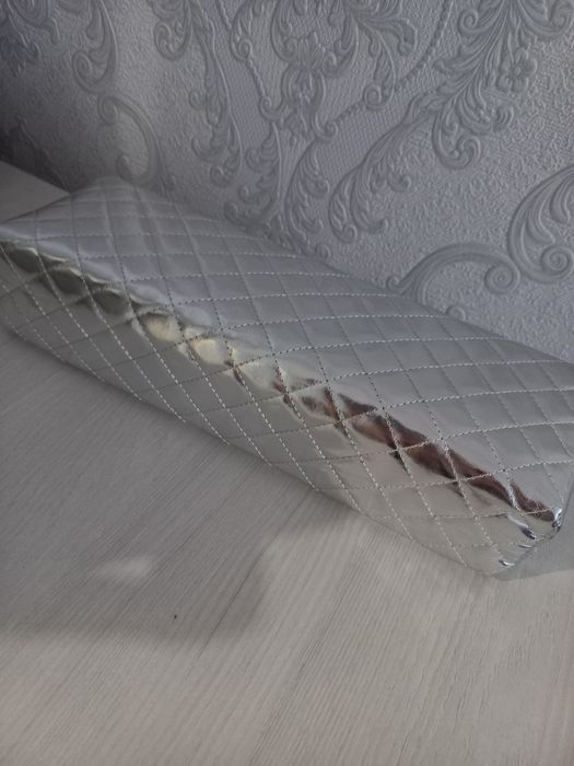 Серебристый подлокотник для мастеров маникюра.Обмен.