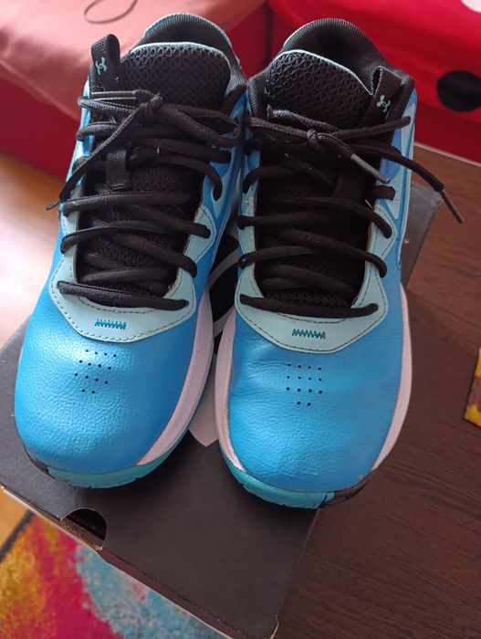 Adidași Under Armour