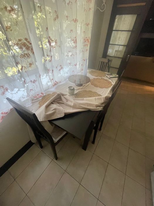 Стол и стулья в отличном состоянии качество супер