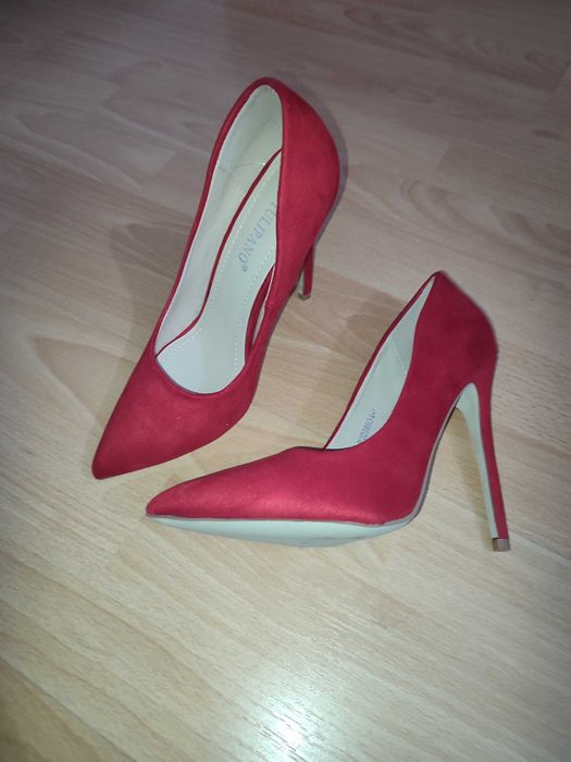 Pantofi cu toc înalt