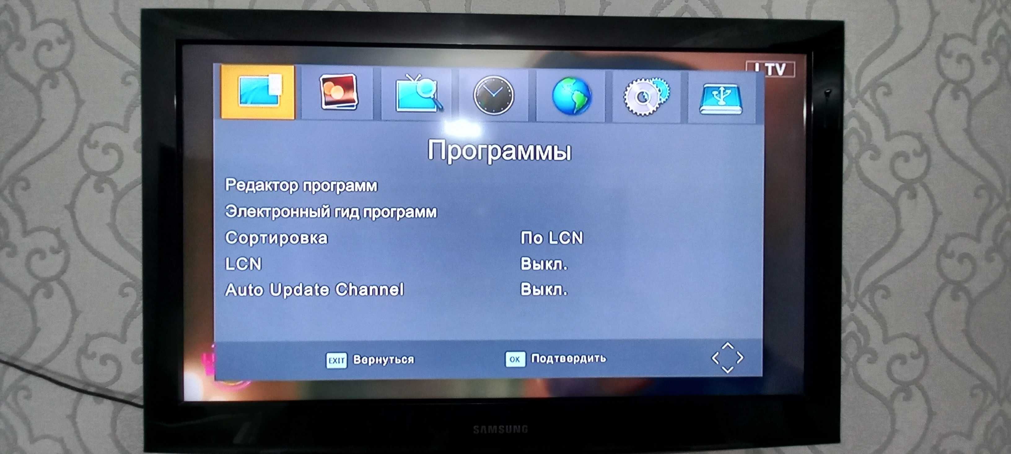 Samsung LA32D403E2 телевизор 32