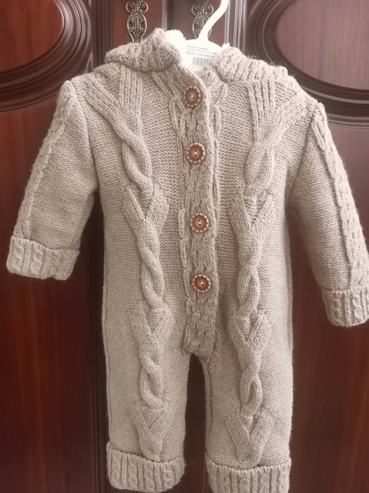 Вязаный тёплый комбинезон для новорождённых