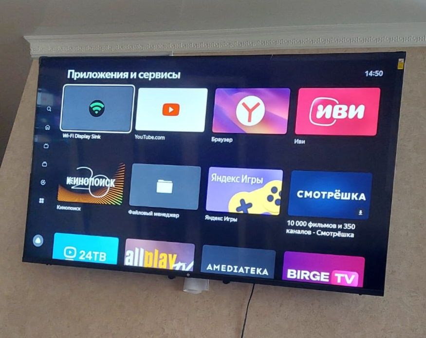 Обменяю на айфон 14 PRO или 15. Большой 4К смарт телевизор Dexp 165см.