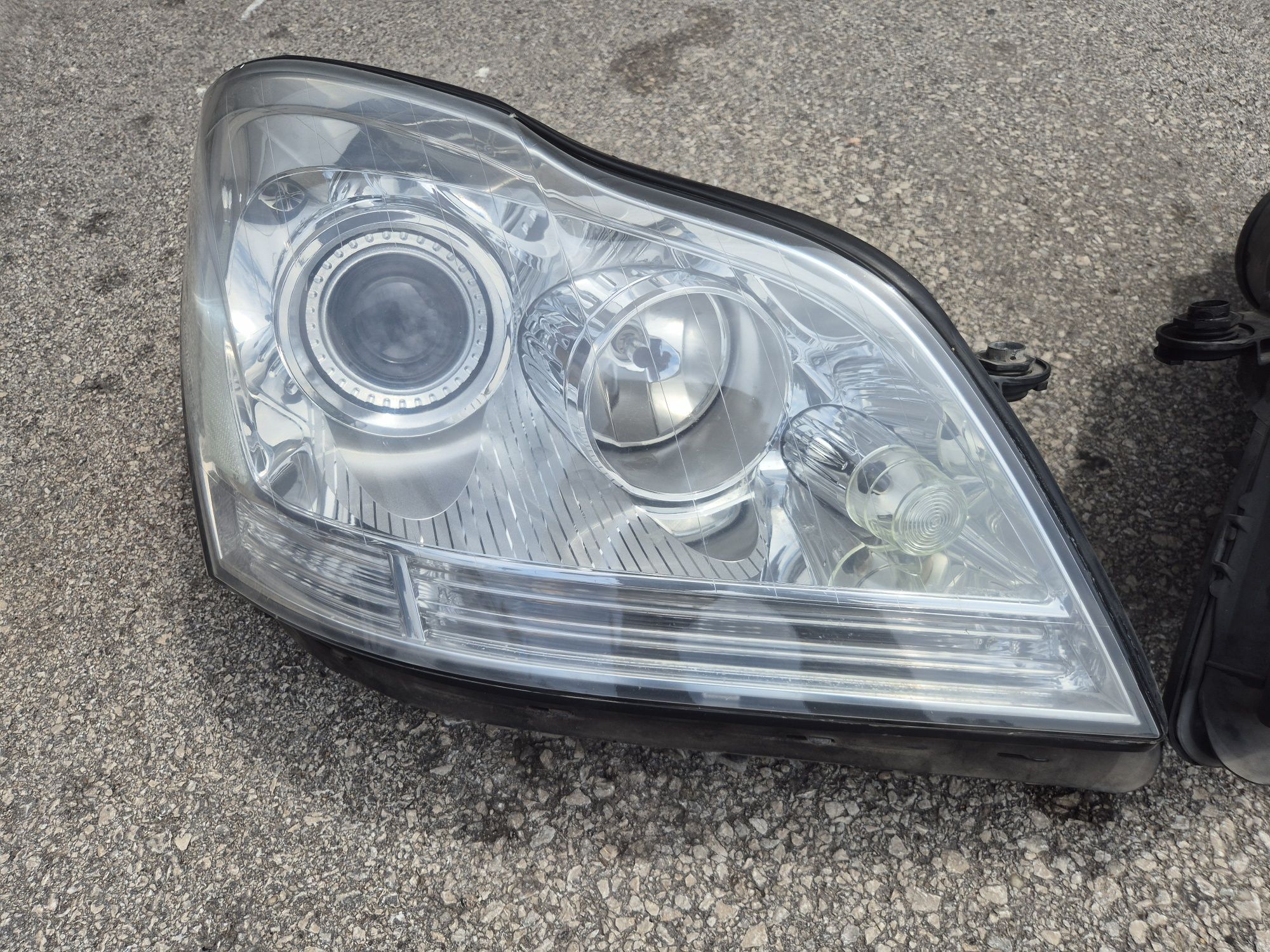 Завиващи фарове Мерцедес ГЛ Х164 Face Lift ляв десен фар Mercedes GL