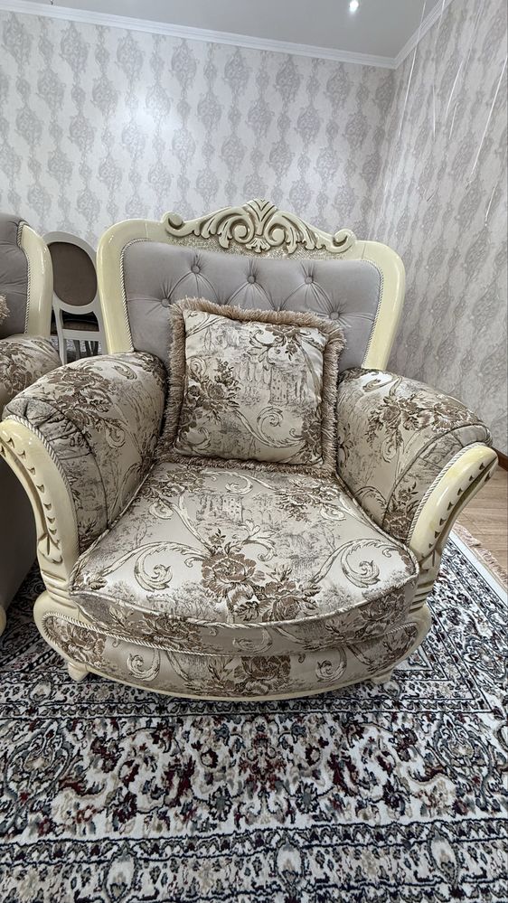 Срочно продам диван и 2кресла!