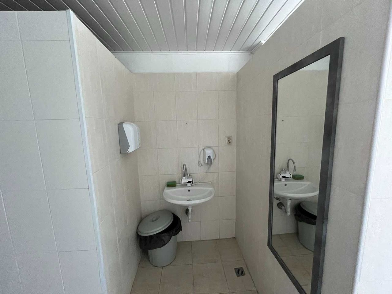 Дава се под наем Офис в Бургас, Братя Миладинови - 50 кв.м за 102 € - Снимка #2