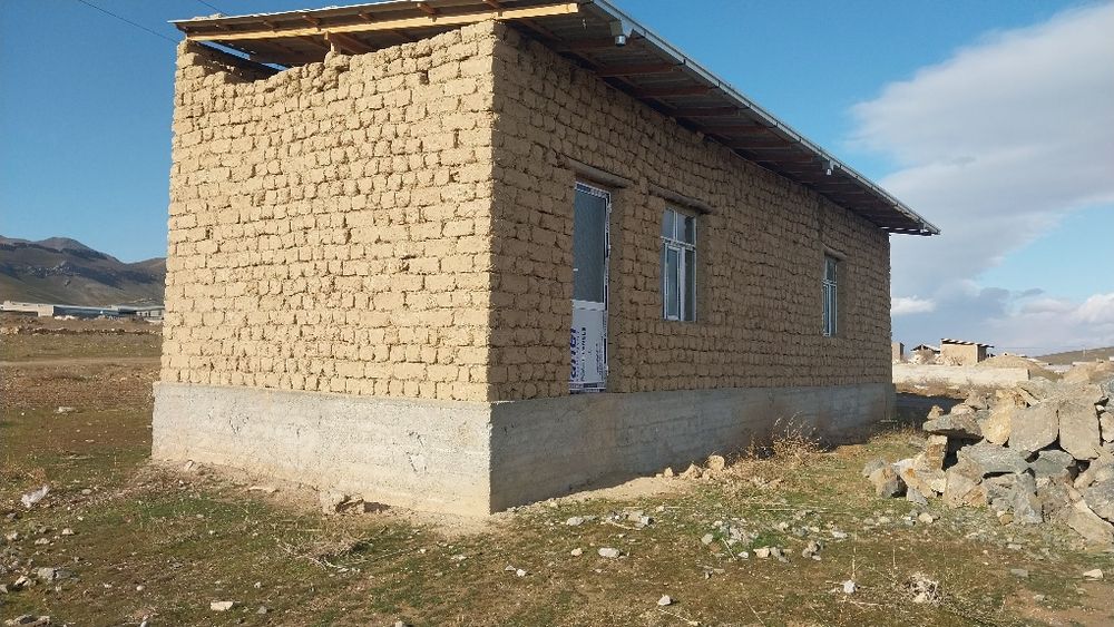 Kuyovboshida 5 sotixdan ikkita uchastka sotiladi, ikki xonali, 260 mln