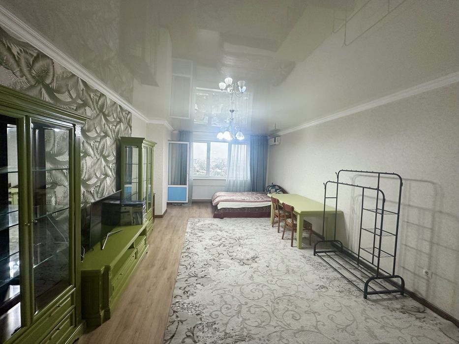 СРОЧНО продам Шкаф витрину и Тумбу под телевизор. Сервант.