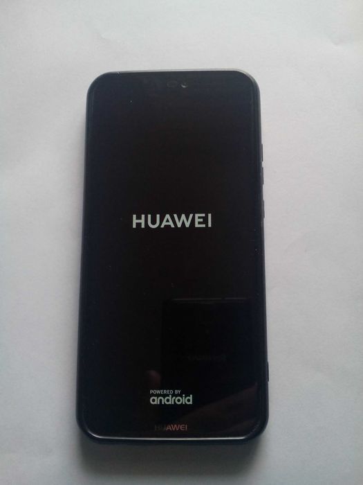 Телефон HUAWEI P20 lite