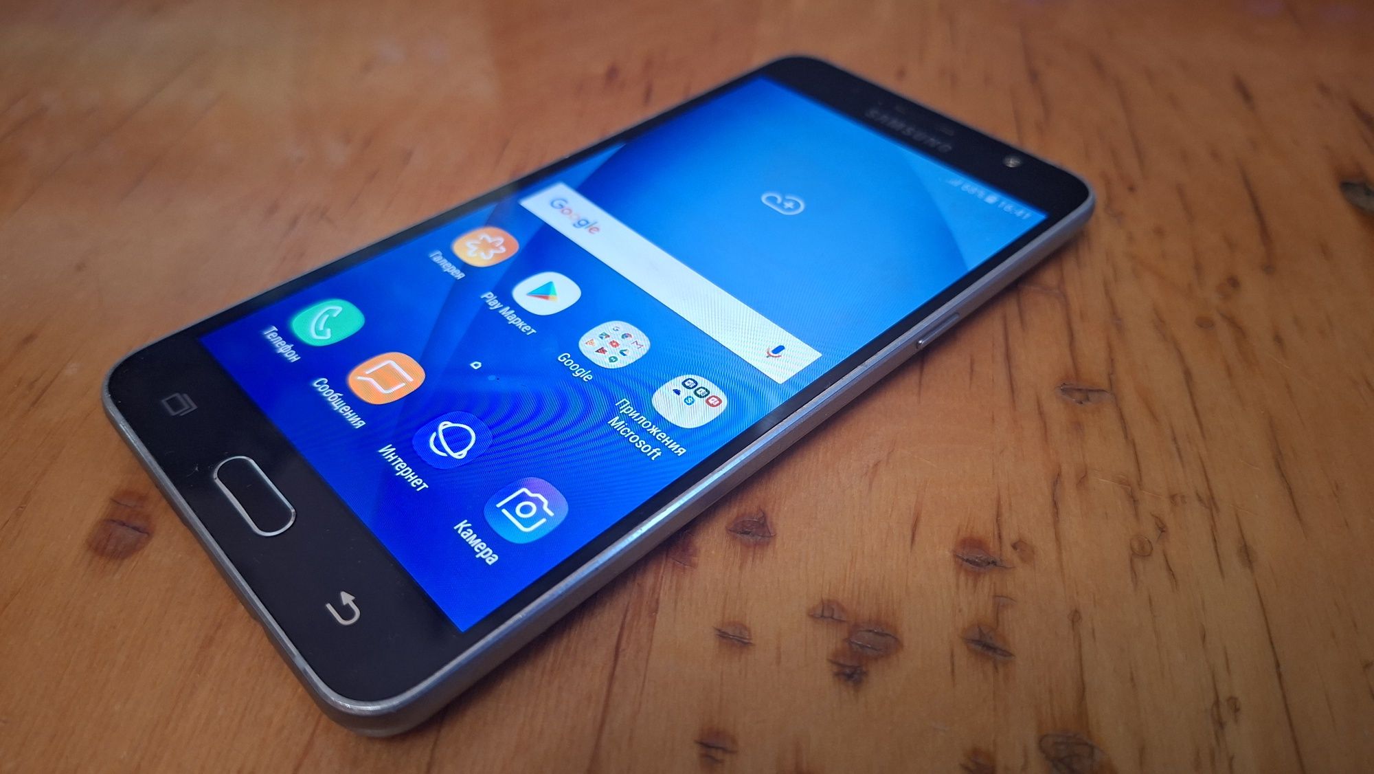 Samsung j5 2016 .