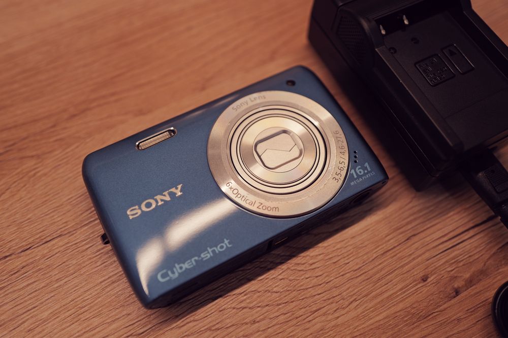 Aparat foto Sony Cybershot 16Mp Zeiss compact digital Blue W670