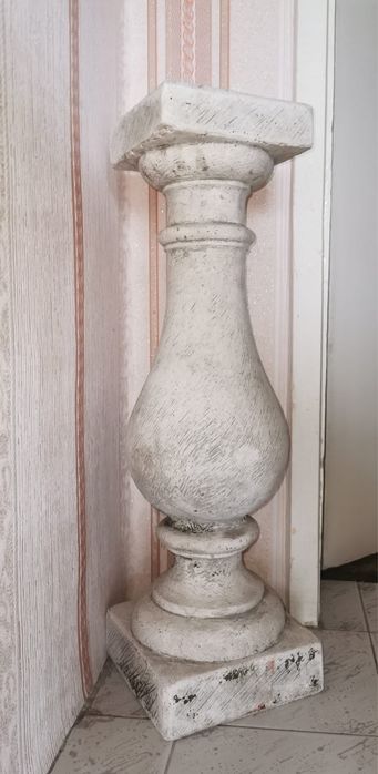 Антикварен дървен бюст от абанос и каменна колона пиедестал постамент