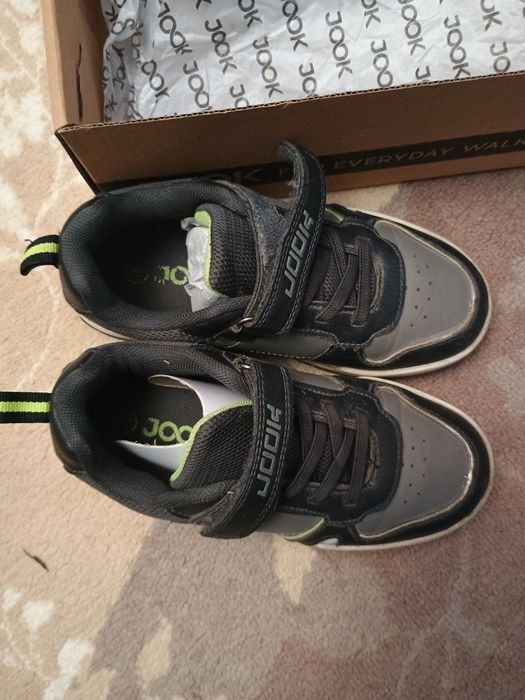 Продам детскую обувь