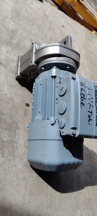 Motor electric trifazat cu reductor, 0.37kW, 30rpm