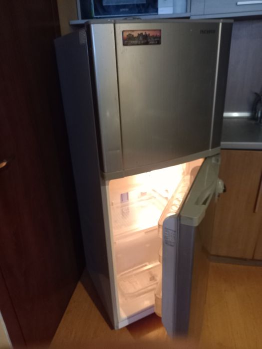 Хладилник Самсунг с горна камера
143 /55 /54Размер
143 /55 /54