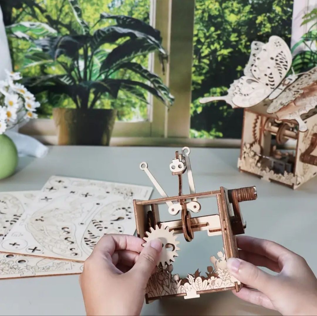 3D Дървен пъзел/ Музикална кутия / Пеперуда с движещи се крила