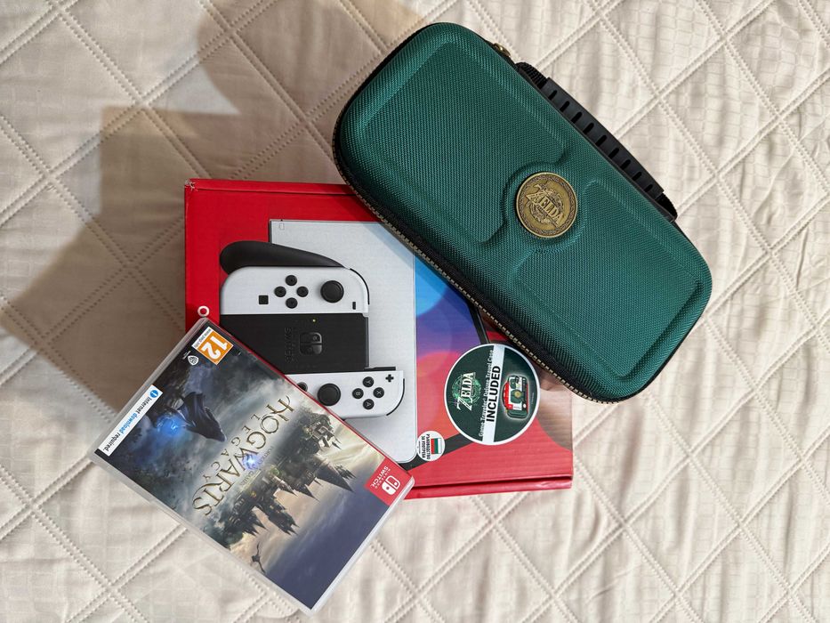 Nintendo Switch OLED + Zelda калъф + Hogwarts Legacy