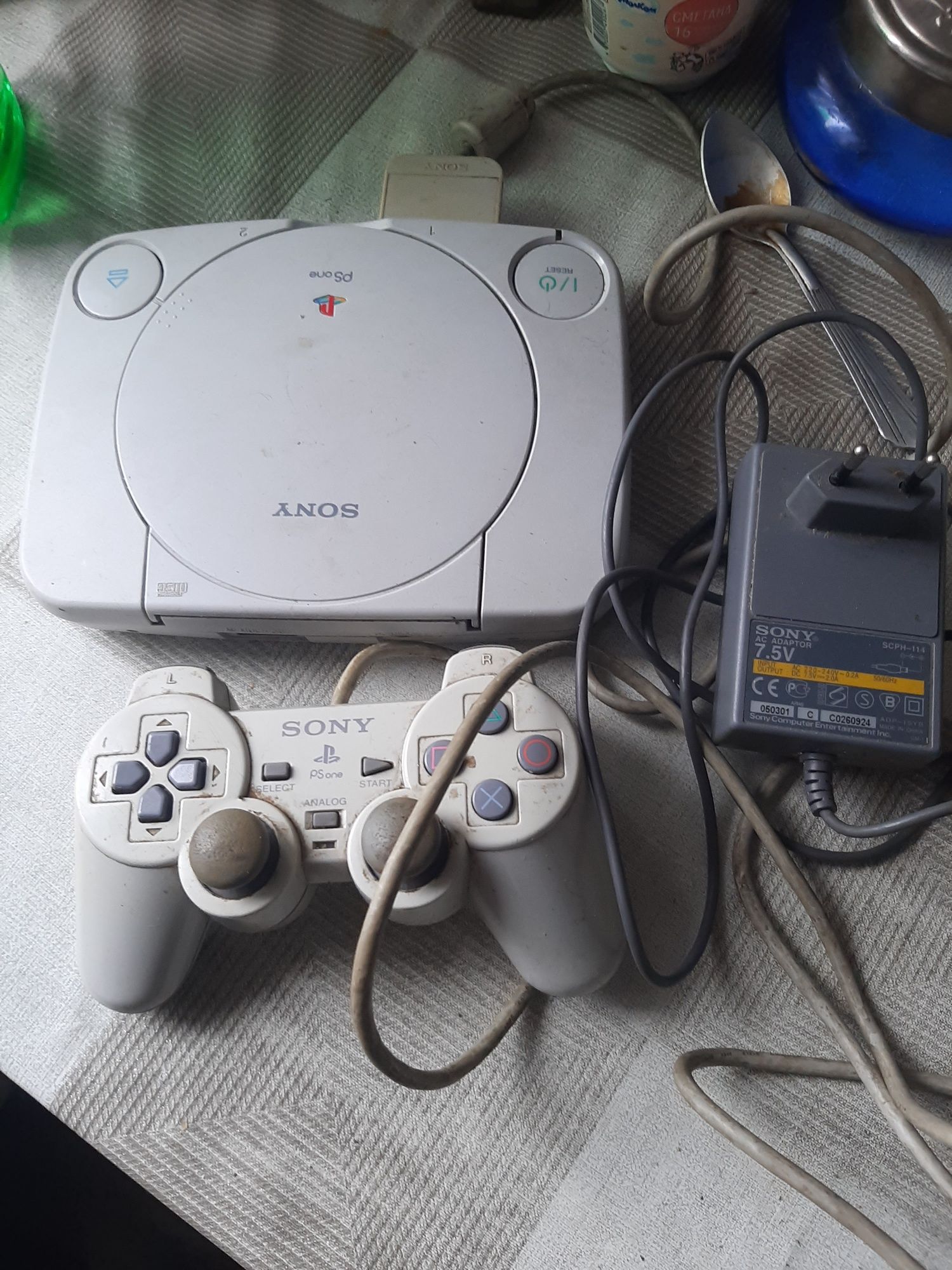 Продам игровую приставку sony1ps1