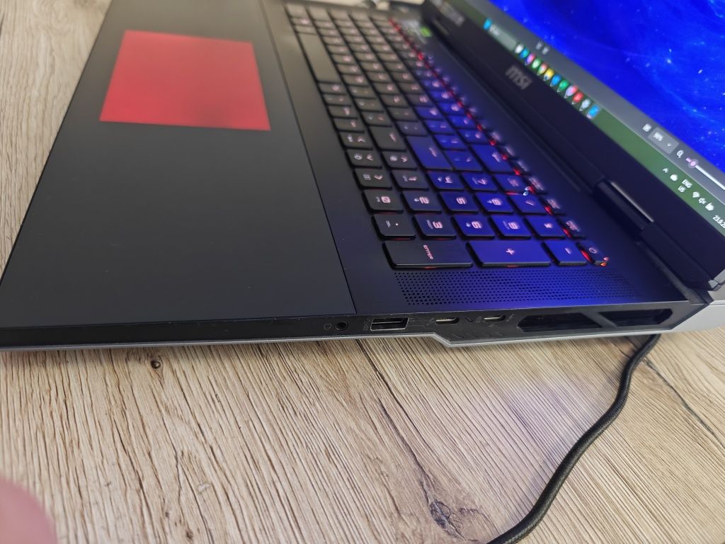 Изключително мощен геймърски лаптоп MSI Titan 18 HX A14V , в гаранция