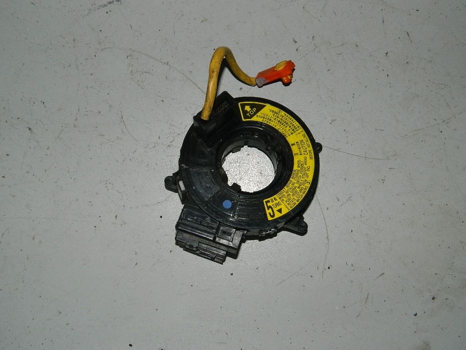 На Toyota Sequoia — Шлейф руля.