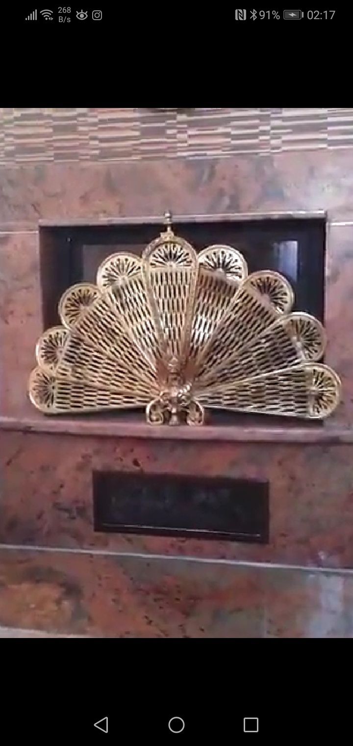 Декоративен екран за камина.