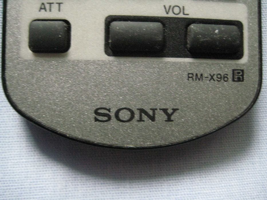 Продавам дистанционни за авто CD Sony и други