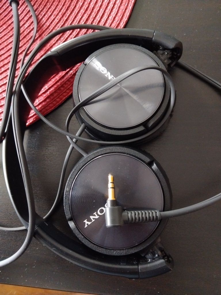 Căști Sony cu fir