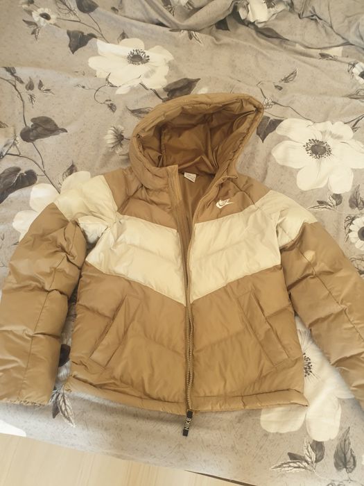 Vand geaca nike dama