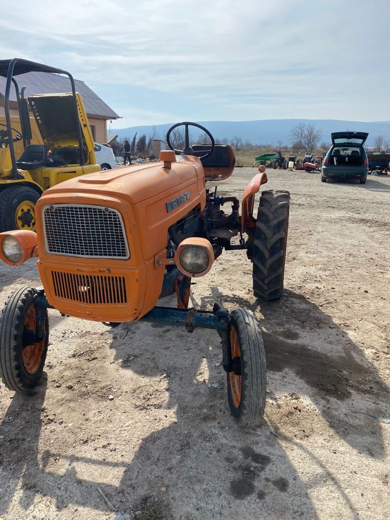 Tractor Fiat 300