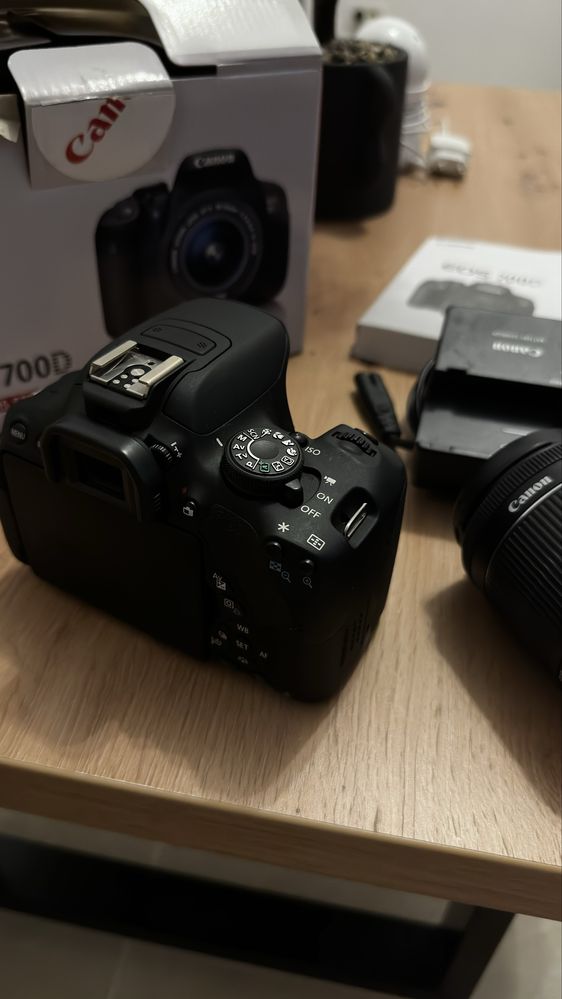 Canon EOS 700D + obiectiv 18-55mm IS STM – stare foarte bună