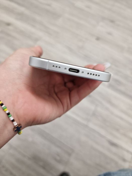 Vând iphone 16 simplu