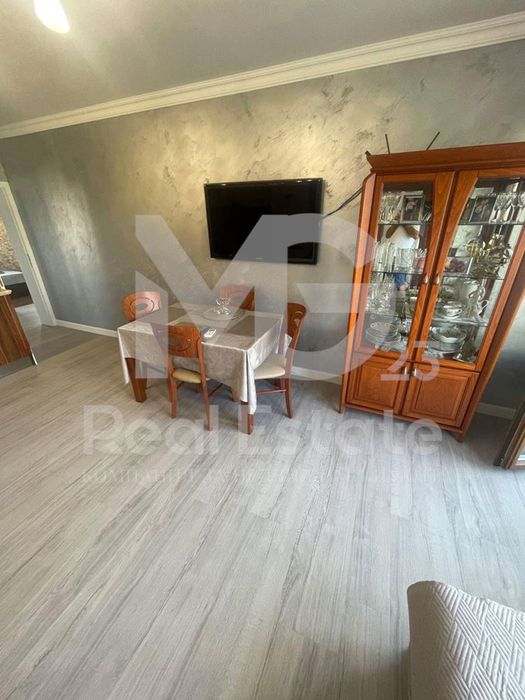 Продава се Тристаен апартамент в Пловдив, Коматевски възел - 101 кв.м за 1981 €/кв.м - Снимка #2