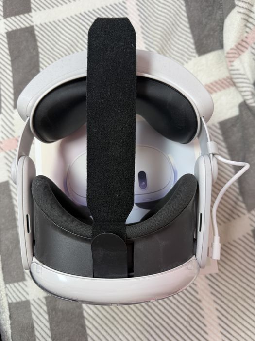 Продавам Meta Quest 3 128gb в гаранция до 11.26г.