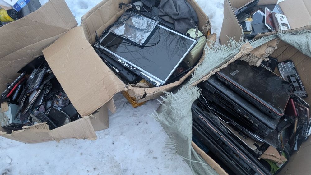 отдам старые платы, телефоны, ноутбуки